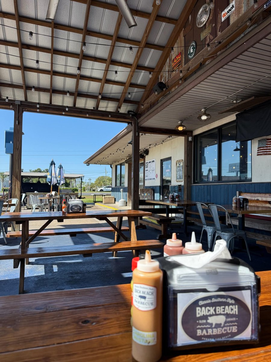 It's a beautiful day for some slow smoked 'cue ☀️