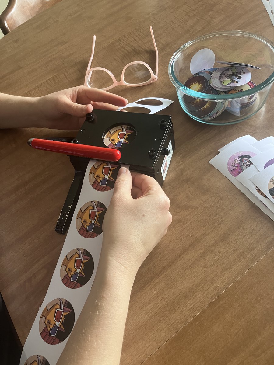 RefToons tweet media