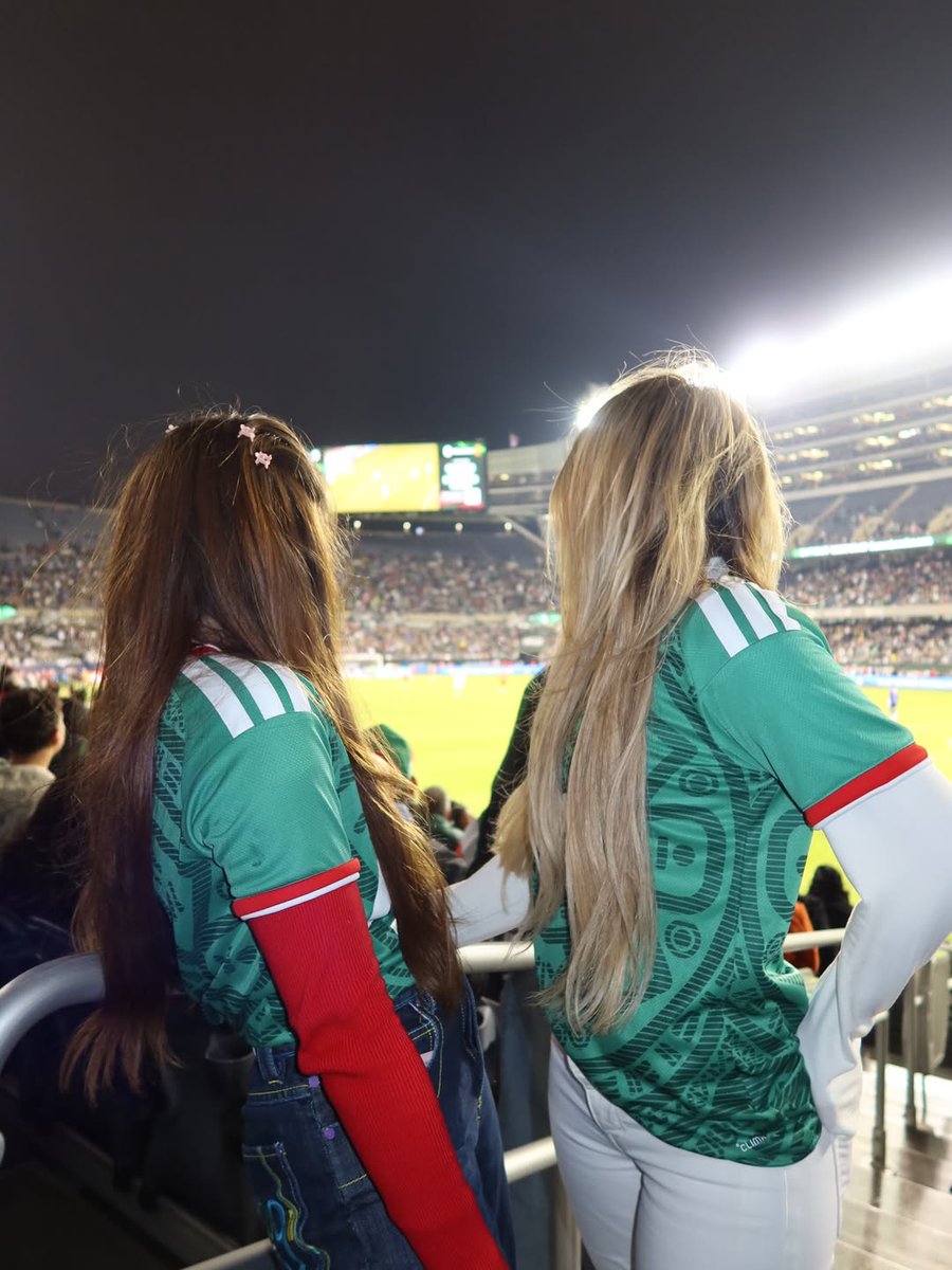 𝗆𝖺𝗋𝗂 ✶ tweet media