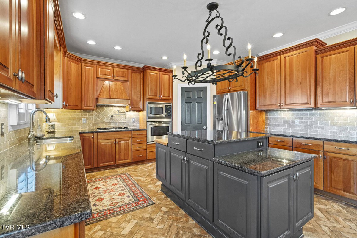 EverydayAdPromo's tweet photo. 96 Belle Arden DR, Greeneville, TN 37745 just sold! Contact us for assistance in doing the same with your property. It would be our pleasure to work with you. https://t.co/sDiX4sX6e3