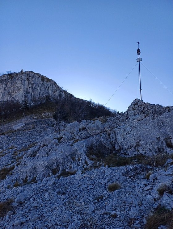 aametsoc's tweet photo. 41 m/s = 148 km/h was today the highest Bora gust at the Sella della Bora-Pod Robom automatic weather station recorded at 2:09 pm

The AWS was installed in the frame of the Bora museum

➡️ https://t.co/Hii0gbMJ98 https://t.co/FaYB5vBbME