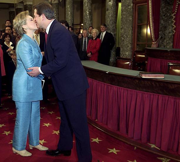 2001 Live tweet media