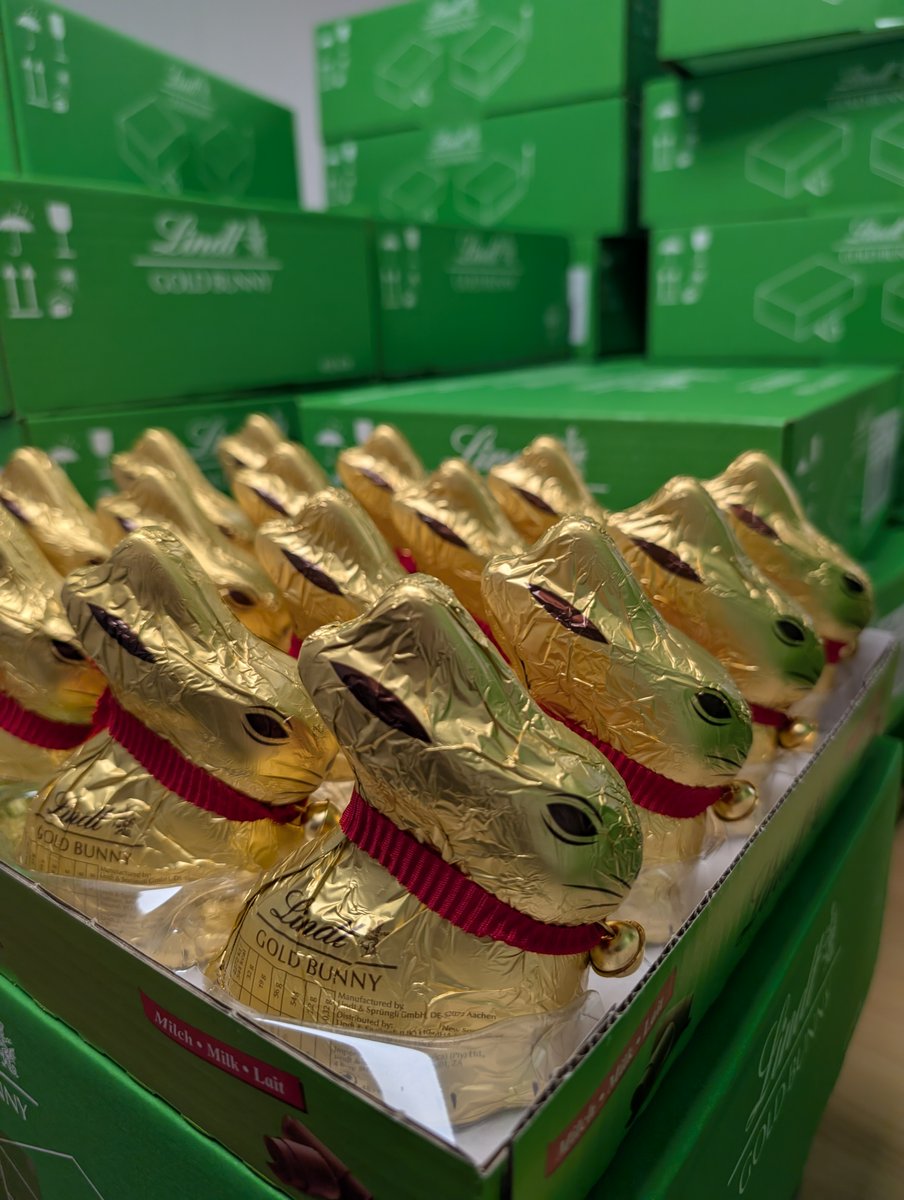 RedditchUtd's tweet photo. FREE Easter Bunny to the first 150 kids on Good Friday 🐣

Be amongst the first 150 kids to enter the Valley on Good Friday for our game against Leiston and receive a FREE easter bunny 🐰

Thank you to @JJXLogistics for donating the Easter chocolate to our community section! https://t.co/STqhuPWmTV