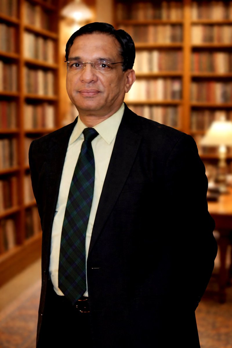 کبھی تنہائی ہمیں خود سے ملاتی ہے، اور کبھی ہمیں اپنی حقیقت کا آئینہ دکھاتی ہے۔