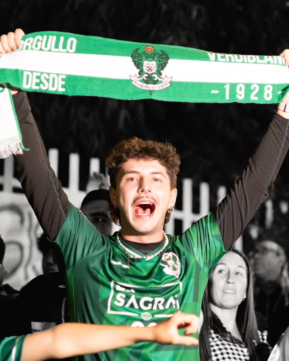 Vamos

Vamos a rugir mañana 🦁🟢⚪️

#SiempreCDToledo 💚⚪️