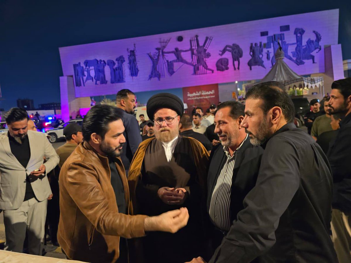 المظاهرة المليونية في ساحة التحرير 
 الساعة الرابعة والنصف 
عصر يوم السبت القادم بغداد الحبيبة 

 اللجنة المشرفة على تظاهرات يوم السبت في بغداد تزور ساحة التحرير قبل قليل🇮🇶✊🏼
