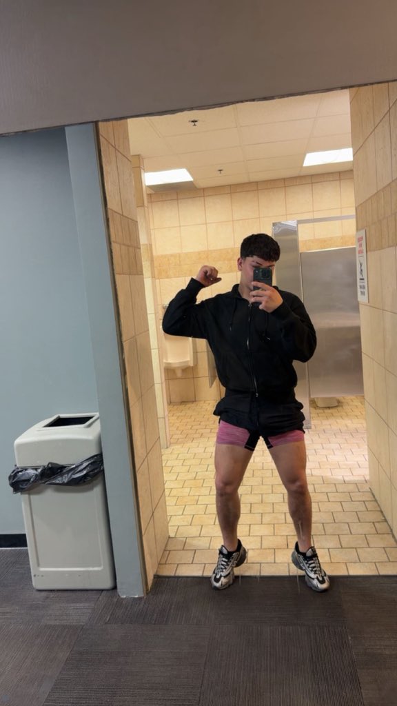 AngelLopeznj09's tweet photo. 😍🔥 sex at the gym ? Uff 🔥🔥 https://t.co/MdQjRaeasu