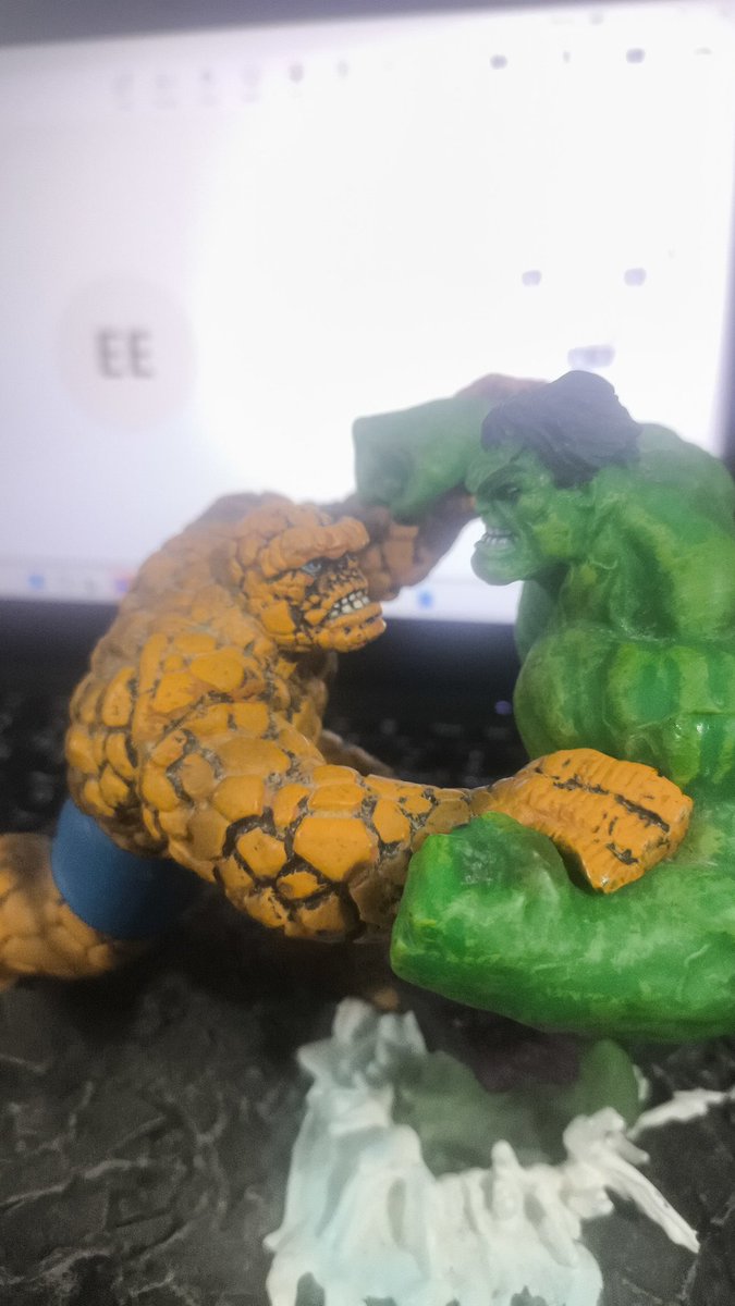 AllenFarinas's tweet photo. Wfh with hulk and the thing https://t.co/FzhKQhBKgB