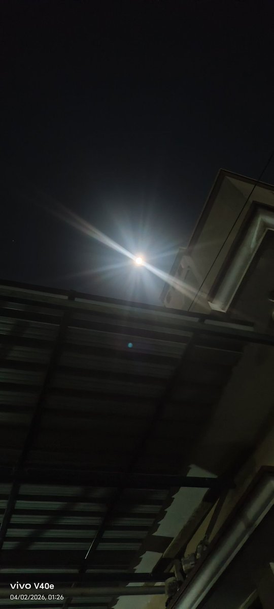 दर्द भरी जिनदगी 🤔 tweet media