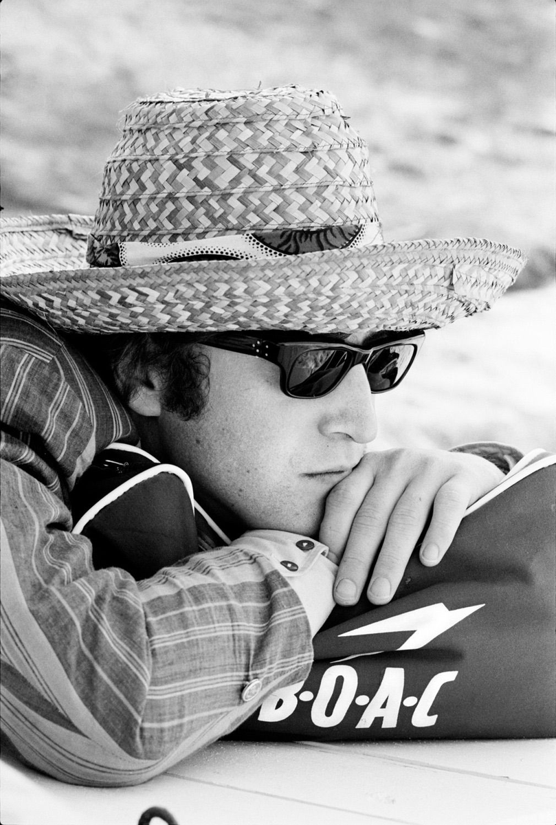 BeatlesArchive2's tweet image. John on the set of Help! 1965
The #Beatles