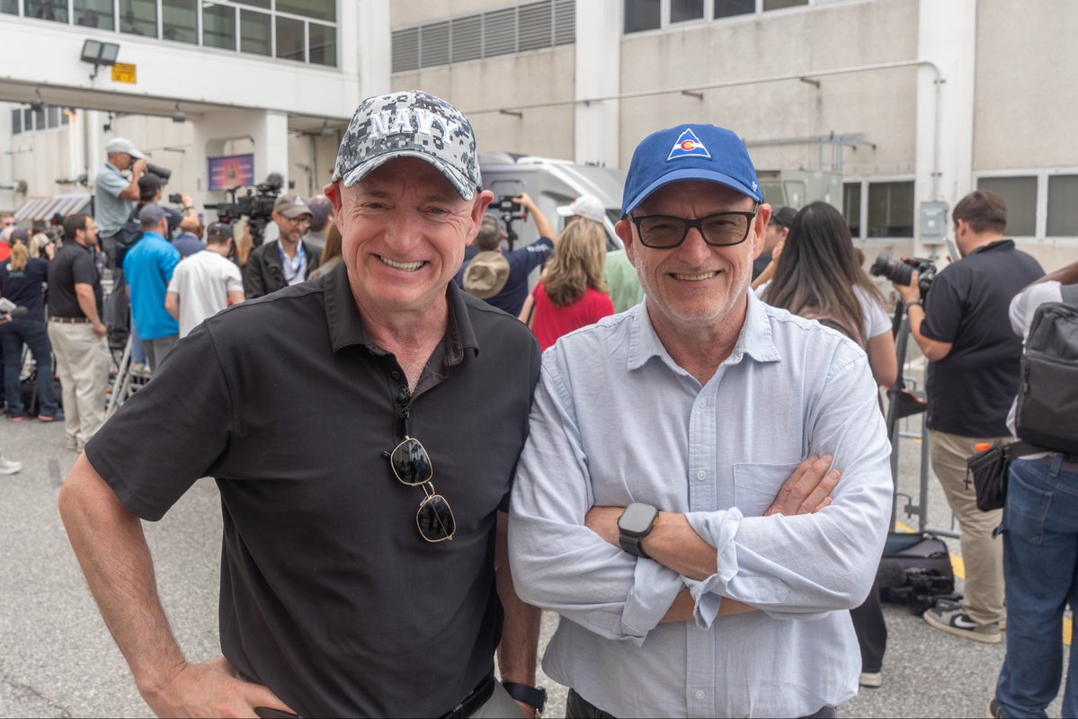 Captain Mark Kelly tweet media