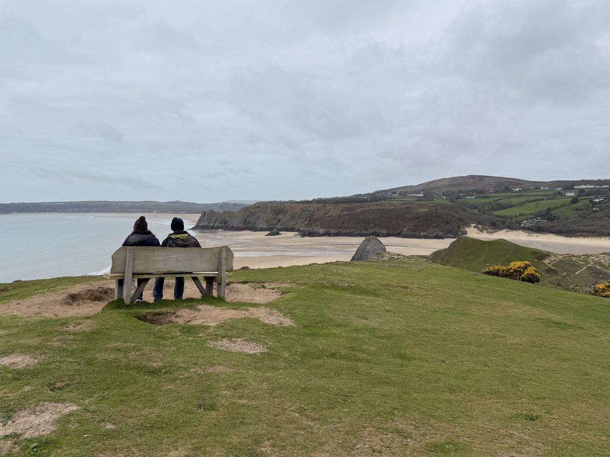 1CarolineBerry's tweet photo. 01.04.26 A bench with a view #threecliffs #gower https://t.co/IX5DL4fpKn