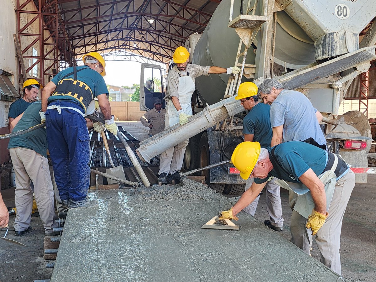 jorgekurrle's tweet image. En un contexto de ajuste y optimización de recursos, #Vialidad #Provincial reactiva su fábrica de premoldeados para #reducir #costos y sostener la obra pública 

Acorde al contexto económico actual y en línea con el pedido del Gobernador de la Provincia de llevar adelante una