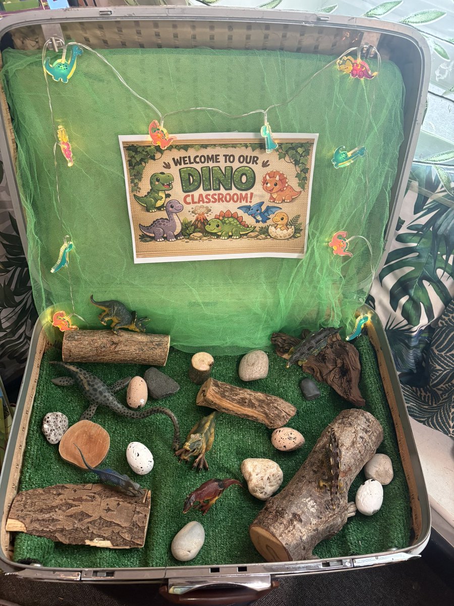 MrsGriffiths7's tweet photo. Quick change over of the reading area ready for summer 1β¦.dinosaurs π¦π¦ #eyfs #finosairs #understandingoftheworld @BrightFuturesET https://t.co/iLuxvn2bpP