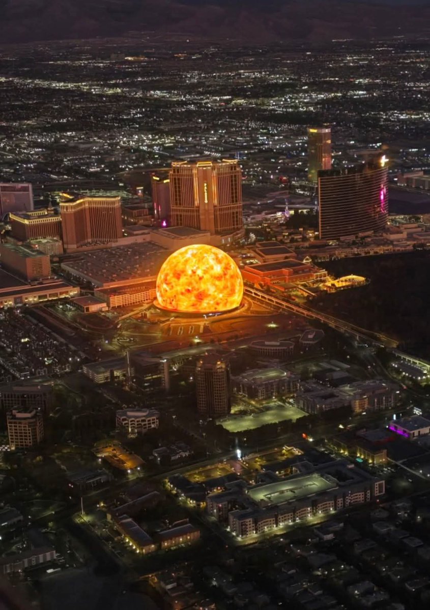 Leaving Las Vegas this morning, looks like the Sun crashed into the earth... 😮

📸 Deb Rodriguez Heim