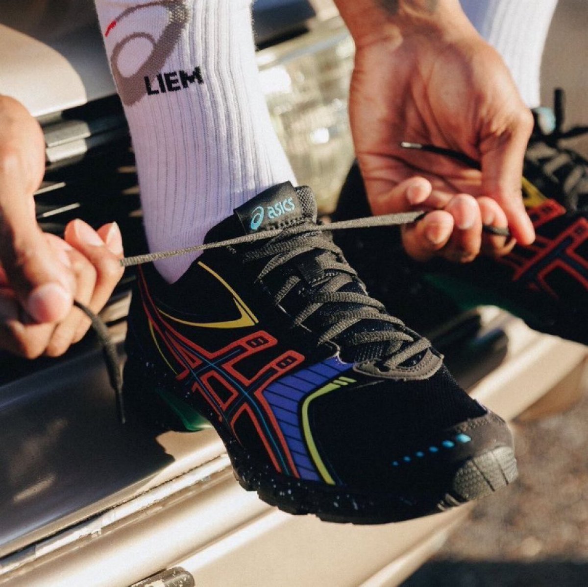 SNKR_TWITR tweet media