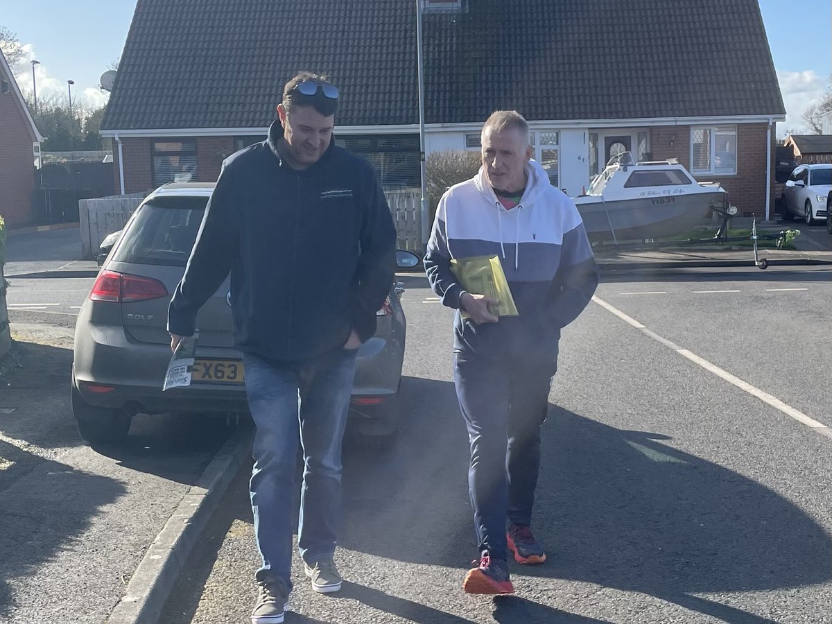 DeclanKearneySF's tweet image. Another positive canvass in Ballytromery &amp;amp; Bramblewood #Crumlin to promote the #GoodJobsBill

We discussed the cost of living crisis with local people &amp;amp; how to improve employment conditions for workers &amp;amp; families. 

This legislation will benefit all working families in the north.