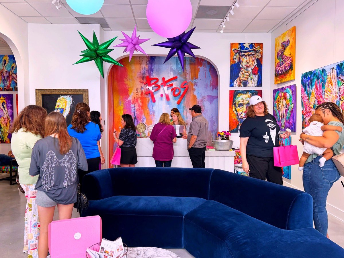 DavidMora's tweet image. Congratulations on your beautiful new gallery, @BeckyFos! I can’t wait to see what you create next. 👩🏻‍🎨🎨

#BeckyFos #NewOrleans