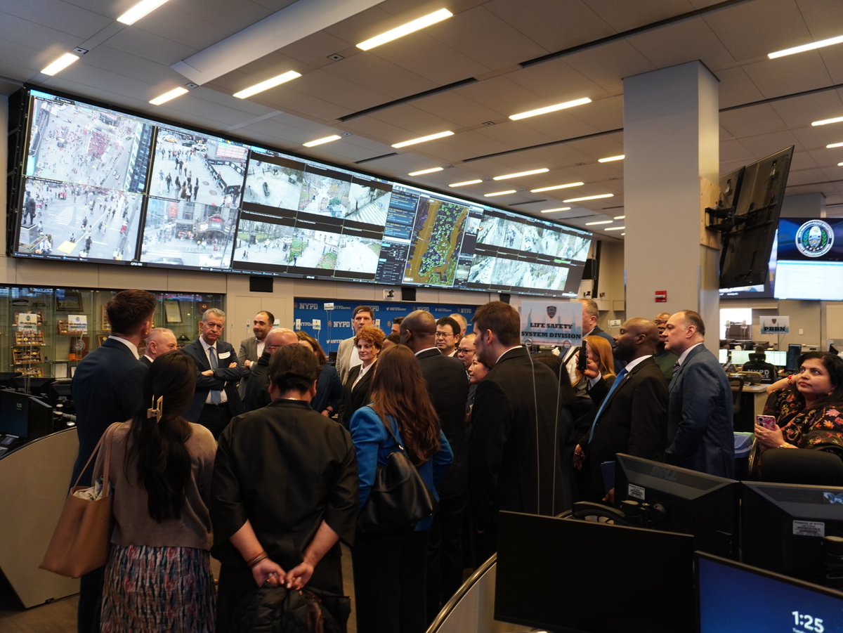 SOFC_NY's tweet photo. A highlight of the visit was the guided tour of the NYPD Joint Operations Center.We had the opportunity to see firsthand the advanced real-time coordination and operational capabilities that keep New York City safe every day.Impressive work by the dedicated NYPD team!
#SoFCNY #NYPD #JointOperationsCenter
