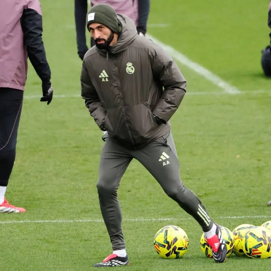 احـمـد tweet media