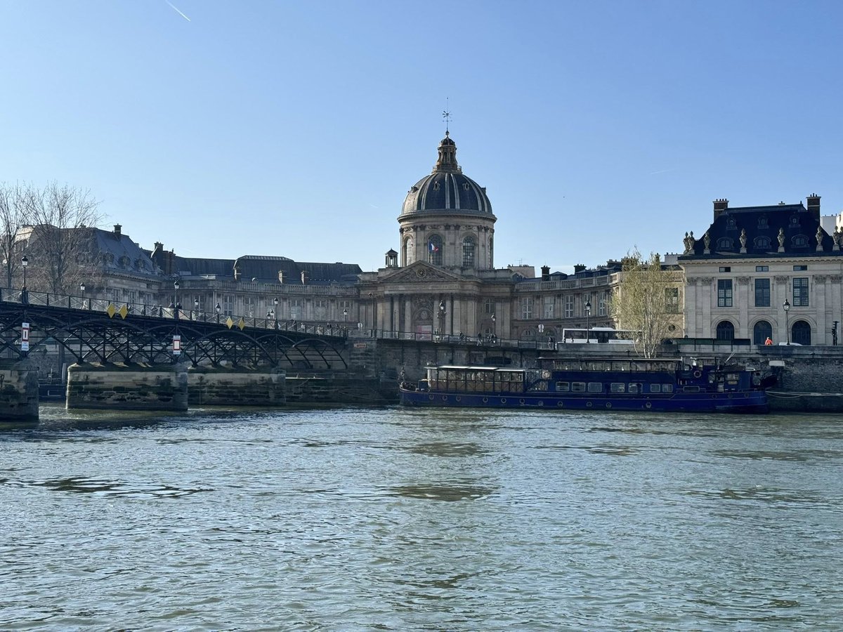 strongwellmc's tweet image. This week's #manufacturing #afterhours photo submission features the Paris skyline with the Louvre and the Seine river.