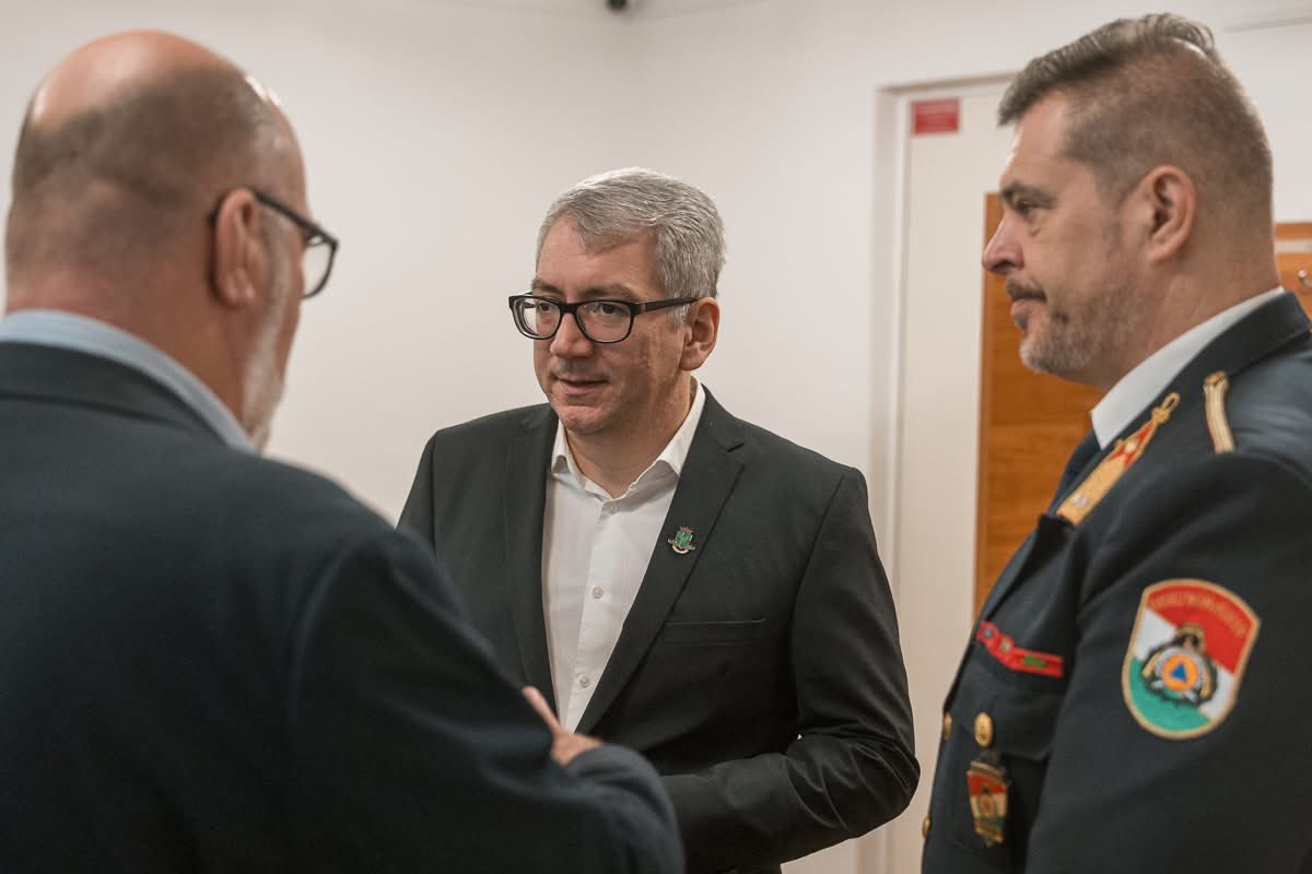 BalazsSatly's tweet photo. Today, we inaugurated the Józsefváros Municipal Enforcement Authority — a brand-new district-level body responsible for the safety and security of Józsefváros.

As Vice Mayor, I led the nine-month effort following political approval to bring this institution to life, navigating legal, HR, operational, IT, and facilities management challenges along the way.

I am immensely proud of my colleagues at the Józsefváros Mayor's Office, whose dedication and professionalism have been nothing short of exemplary.