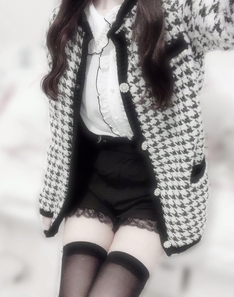 vixyt1990's tweet photo. 뉴나 가슴크기 감당

가능? 🚁 https://t.co/s8IjcJMw4E