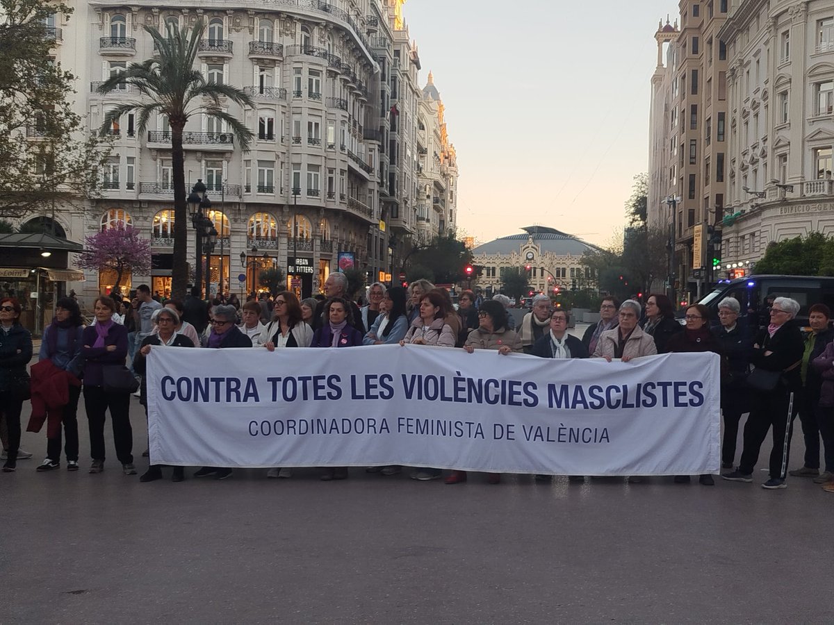 Dones_Decidim's tweet photo. Com cada mes contra les violències masclistes a València. Convocades per la @CFeministaVlc https://t.co/cCDpTLwYaj