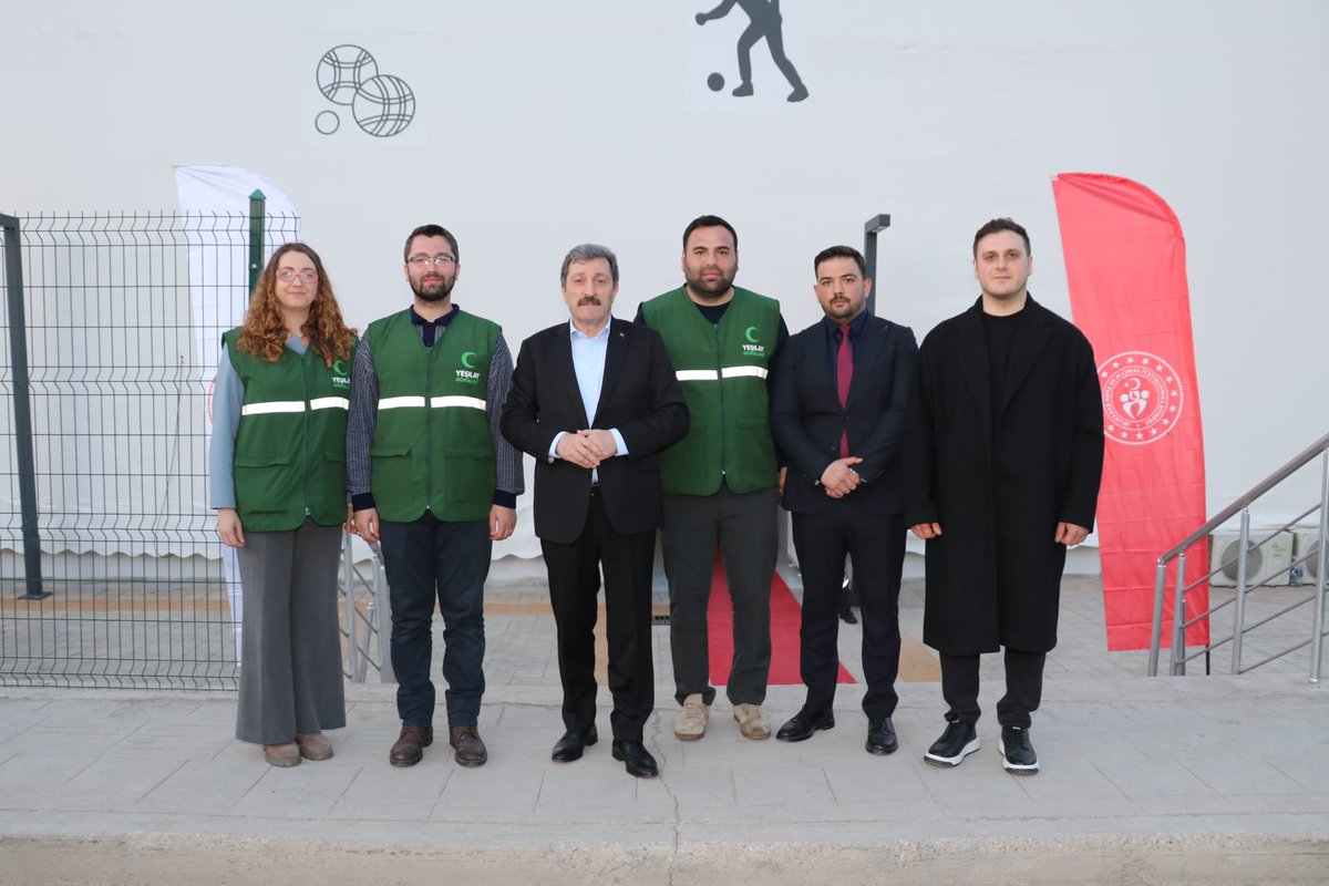 TCSamsunValilik's tweet photo. 📍#Alaçam “Bağımlılığa Karşı Tüm Birimlerimizle Sahadayız”

📌 Valimiz Sayın @orhantavli_, Alaçam Kaymakamı Fatih Kayabaşı, Alaçam Belediye Başkanı Ramazan Özdemir, Gençlik ve Spor İl Müdürü Feyzullah Dereci ve ilçe protokol üyeleriyle birlikte Alaçam ilçemizde👇

✅️Samsun Valiliğimiz ve Büyükşehir Belediyemiz koordinesinde, Türkiye Yeşilay Cemiyeti Samsun Şubesi ve Yeşilay Spor Kulübü tarafından yürütülen ‘Bağımlılığa Karşı Sahadayız’ projesi doğrultusunda gerçekleştirilen Yeşilay Festivali kapsamında İlçe Gençlik Merkezi önünde açılan standı ziyaret ederek, Yeşilay Samsun Şube Başkanı Emre Güneş’ten proje ve festival faaliyetleri hakkında bilgi aldı.