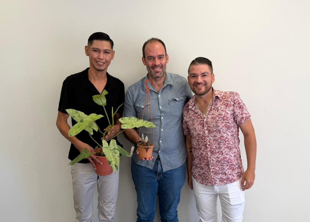 Se sostuvo un encuentro con Antonio Miranda Zapata, reconocido orquideólogo y presidente de la Exposición Internacional de Orquídeas de Bolivia, en el marco de un sondeo de oportunidades para la exportación de flores bolivianas🌸

#Ibmetro #exportaciones #floresbolivianas