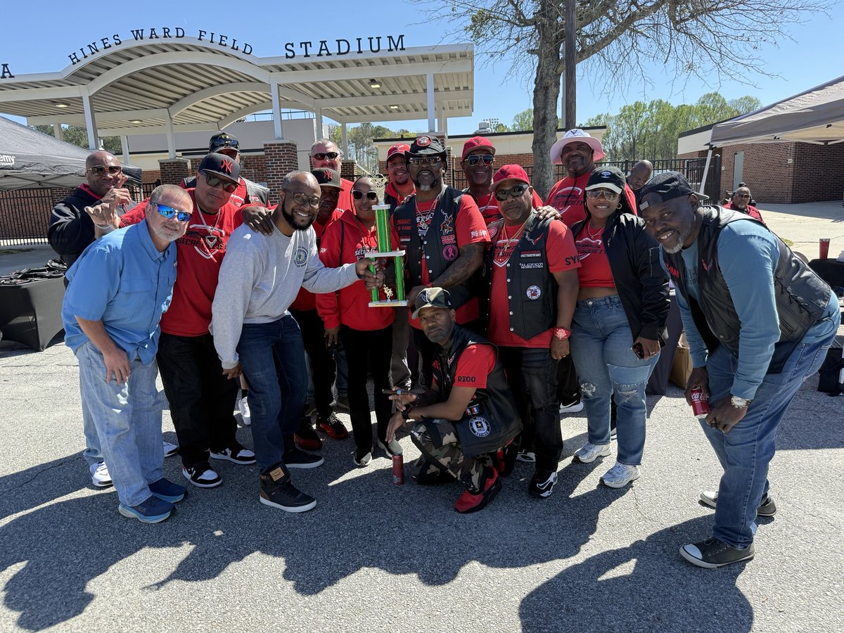 SolicitorGener4's tweet photo. Revving up for a great cause 🚗 Solicitor-General Charles Brooks was honored to join the “Game Changers Corvette Club Fundraiser” in support of our valued community partner, Area In Need. Reminded us of the power of coming together to uplift and serve our community. #CCSG https://t.co/vBS5iYlF0U