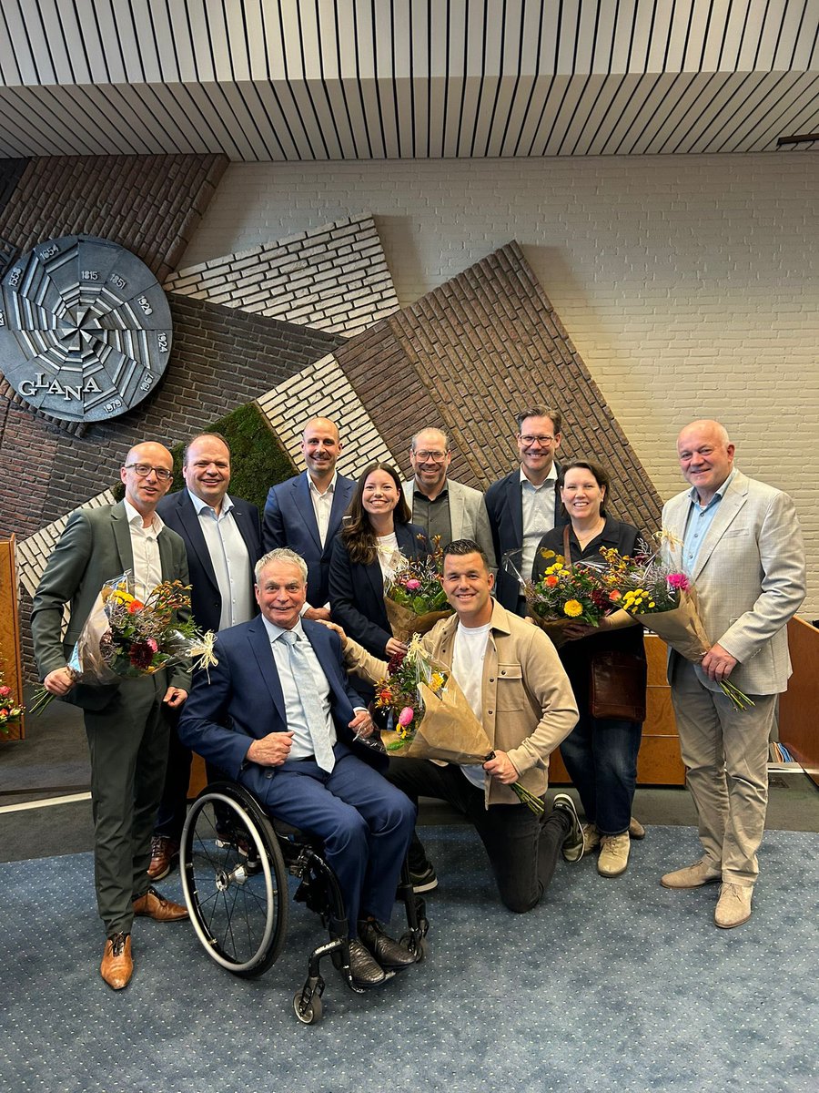 MarcelClaessens's tweet photo. 💛Vanavond vond de installatie van de gekozen raadsleden plaats. Ik ben er trots op om wederom deel uit te mogen maken van de gemeenteraad en het gob-team. Samen aan de slag voor jong en oud, voor een leefbaar en economisch sterk Sittard-Geleen in dorp én stad! 💛 https://t.co/dRu1rx3t7X