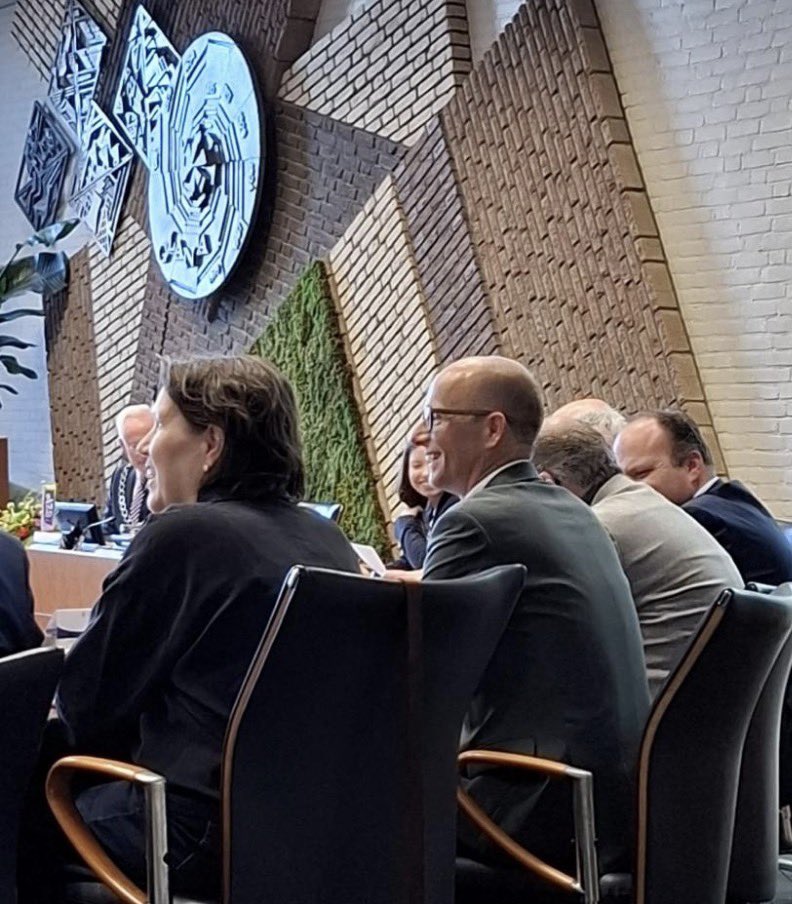 💛Vanavond vond de installatie van de gekozen raadsleden plaats. Ik ben er trots op om wederom deel uit te mogen maken van de gemeenteraad en het gob-team. Samen aan de slag voor jong en oud, voor een leefbaar en economisch sterk Sittard-Geleen in dorp én stad! 💛