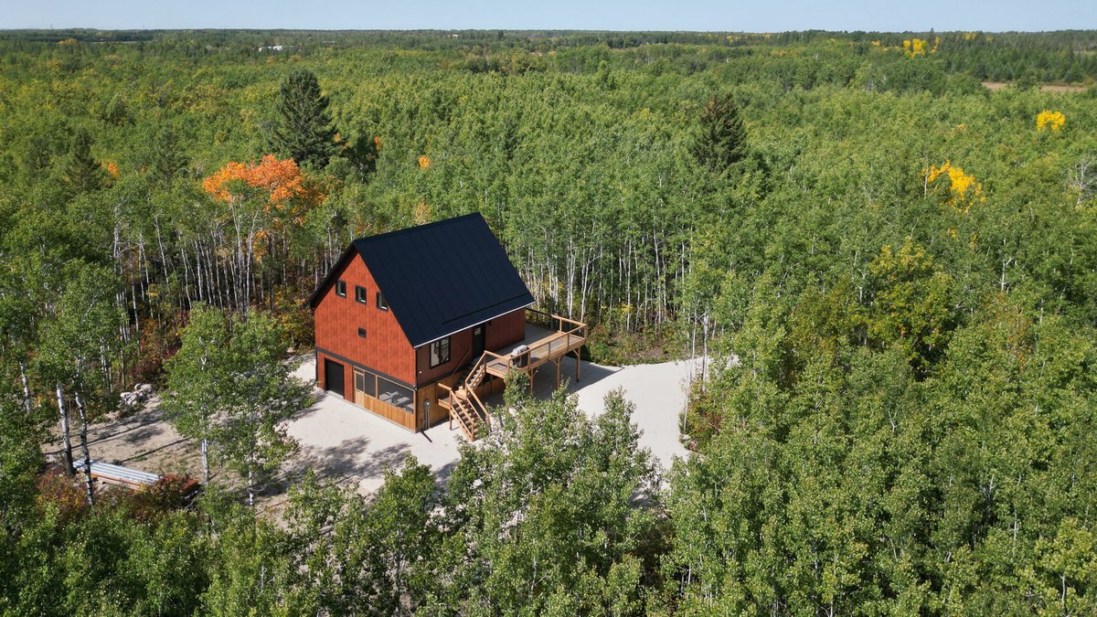 What if you could take your vacation home home with you? In this month's Steel Design, we showcase Aspen Way, a woodland cabin built on stilts, made with structural steel panels. Read how designers Artspan Inc. designed the cabin of their clients' dreams: steeldesignmag.com/2026/03/the-ou…