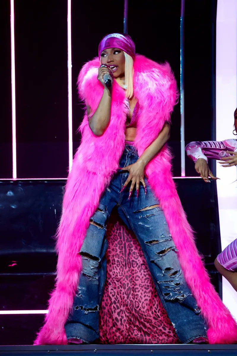 Nicki4orever's tweet image. Nicki’s fashion 👗 during the PF2 Tour was everything! 👠 From custom Mugler to Jean Paul Gaultier, she is the ultimate fashion icon! 📸👑💅 #NickiMinajFashion #StyleIcon #Queen 🦄✨🎀 Queennnn💖💖💖👑👑👑🩷🩷🩷