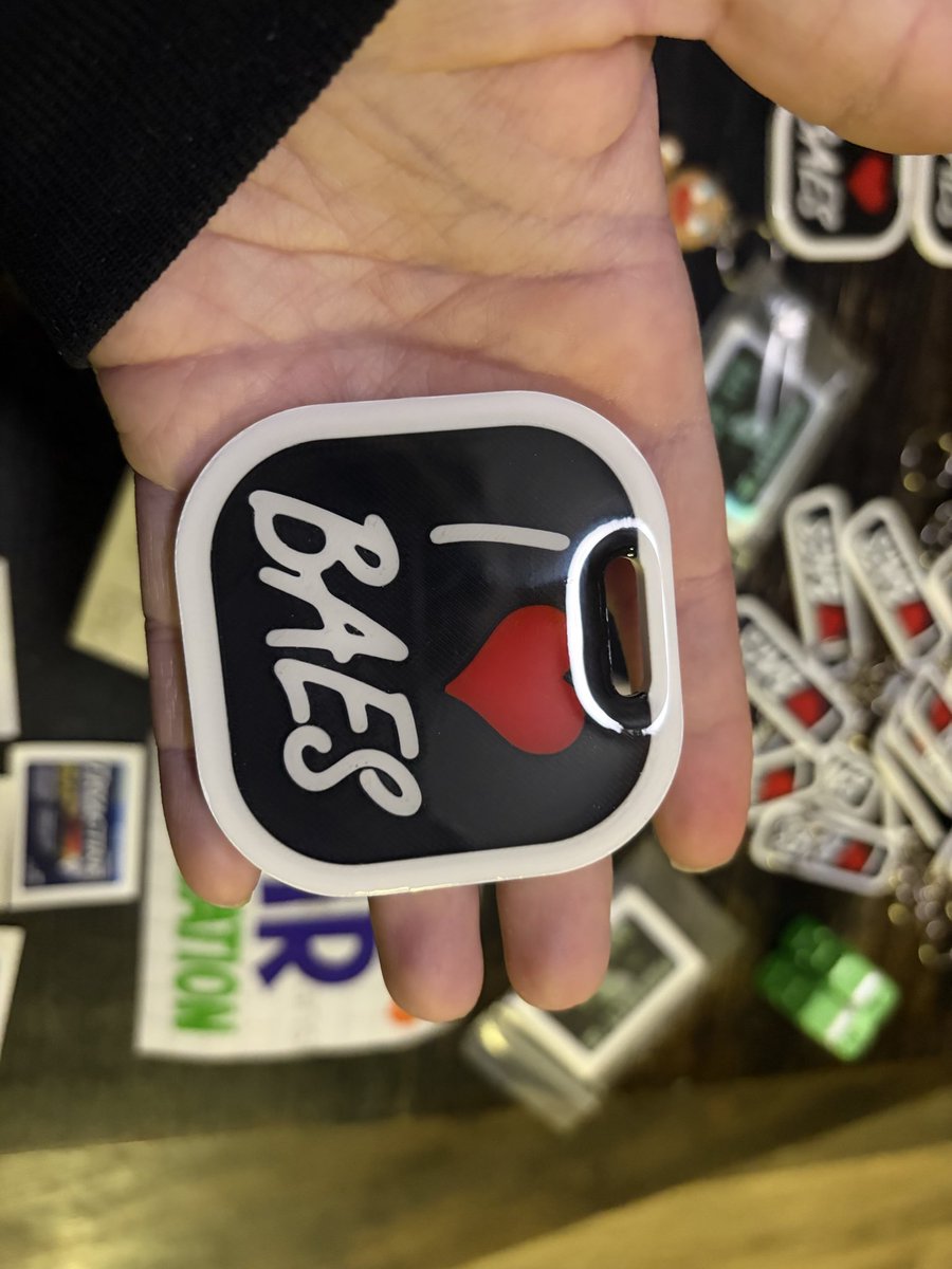 Bae Apes tweet media