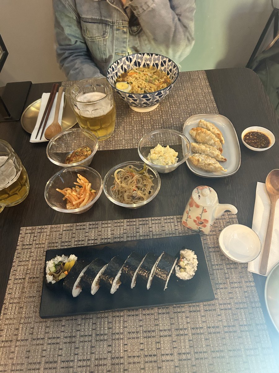 Eli G. ⦿⊝⊜ vere a Bangtan💜💙💛 tweet media