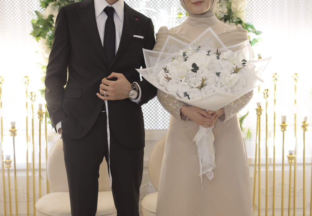 Ayşenur tweet media