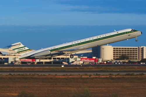 revistaflap's tweet photo. Cruzeiro e Pantanal com MD-11? NHT com E2? MD-80 da Panair? Hoje é 1º de abril e nenhum deles existiu! Mas não custa imaginar, não é mesmo? 

Qual dessas edições do @pandabeting é a sua preferida? https://t.co/p7L6c1eKHs
