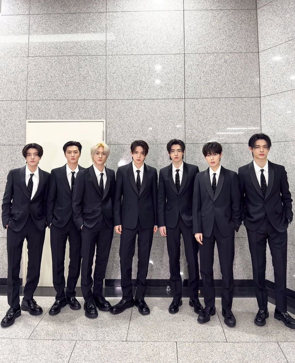 lolo | enhypen is still 7. tweet media