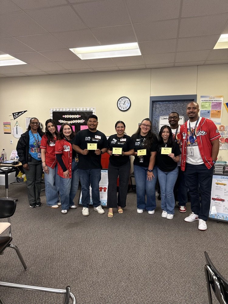 AguirreJrHigh's tweet photo. Our 8th grade AVID scholars are building smart money habits early! 💵 Huge shoutout to Shell Federal Credit Union for leading an engaging financial literacy lesson and investing in our students’ futures. #WeAreAVID #BulldogNation #BestIsTheStandard https://t.co/kkGVfPy2z5