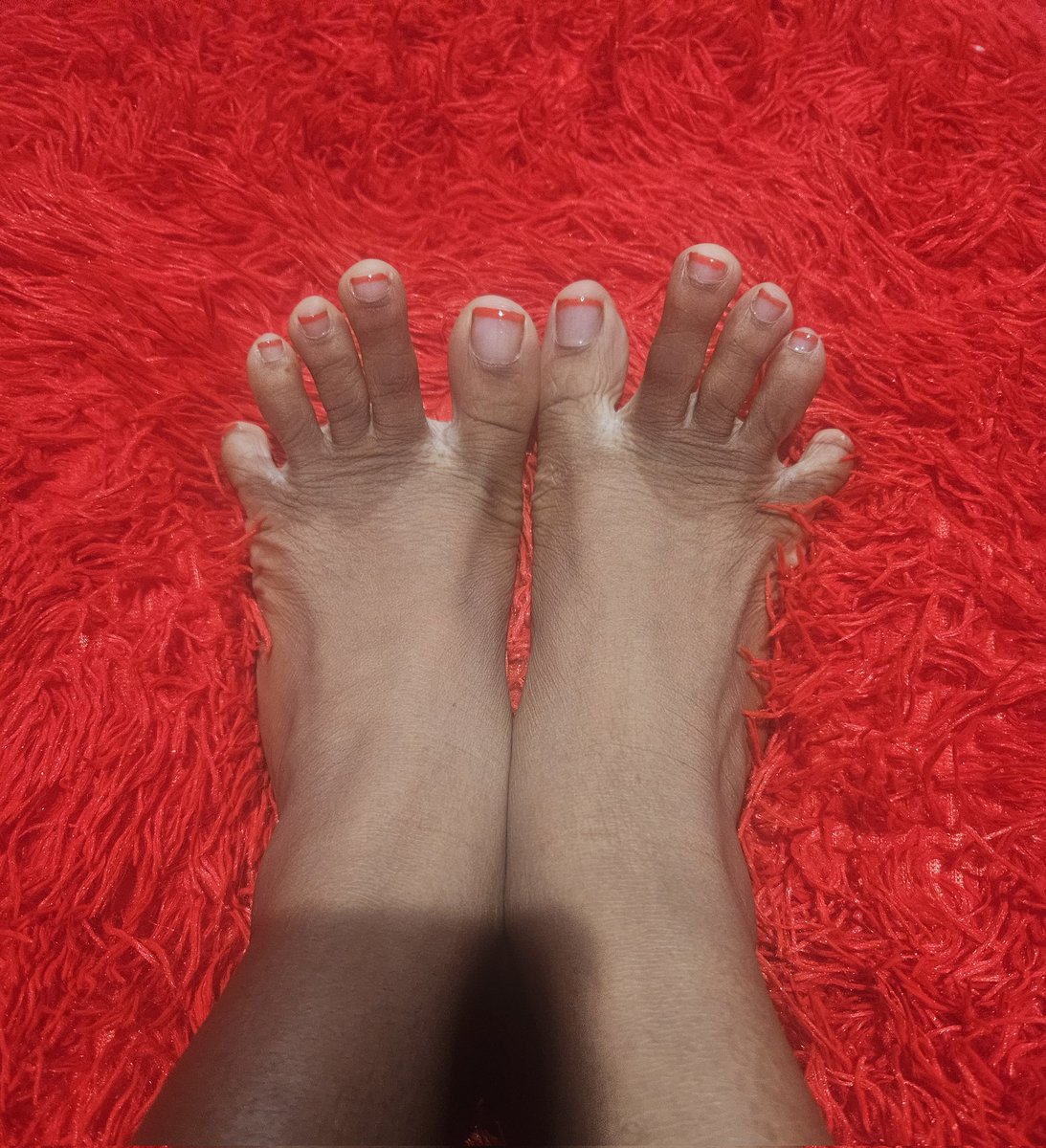 Hiddenframe20's tweet image. Roses, red, and a little temptation 🌹❤️
I know exactly what you came here for.
#financialdomination #findom #highmaintenance #paypig #sugardaddy #feetfetish #feetworship #feet #toes #soles