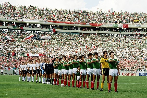 MasterCorto's tweet photo. México jugando el quinto partido en el Volcán Universitario vs Alemania en el año 1986. https://t.co/39iAnRm9Vl