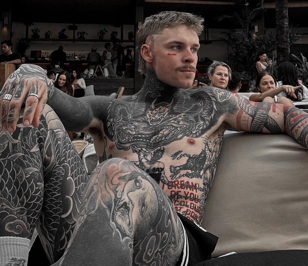 PR0BLEMXX's tweet photo. ᅠᅠ
                    𝕷𝗢𝗢𝗞𝗜𝗡𝗚     𝗙𝗢𝗥      . . .     
   
      ᅠ              jakov cvitanovic, 28
            ᅠ        hermano mayor
             ᅠ       actualmente sin relación 

            ᅠ       + info dando mg ; ayuda con rt

ᅠ https://t.co/eXAb4yX7Tr