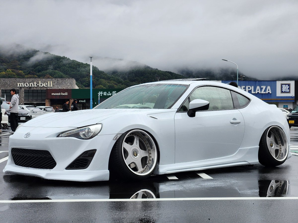 こばやん tweet media