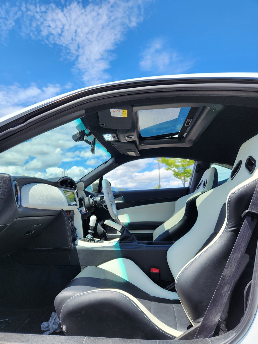 こばやん tweet media