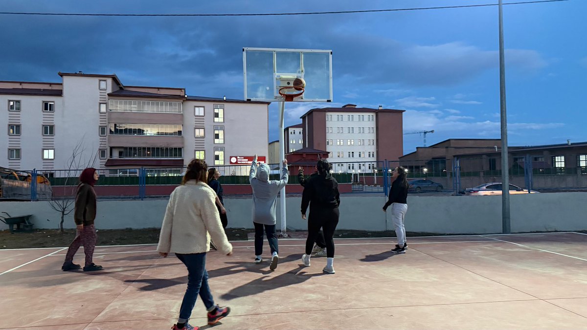 KarsKYGM's tweet photo. 🏀 Serhat Yurdu Basketbol Takımı, Yurt Lig Bölge Şampiyonası hazırlık antrenmanını başarıyla tamamladı.
Yoğun tempoda geçen antrenmanda takım olarak uyum ve mücadele ruhumuzu bir kez daha gösterdik. 💪
Hedefimiz: Bölge Şampiyonluğu! 🏆
#SerhatYurdu #YurtLig #Basketbol https://t.co/77bNNrEVYU
