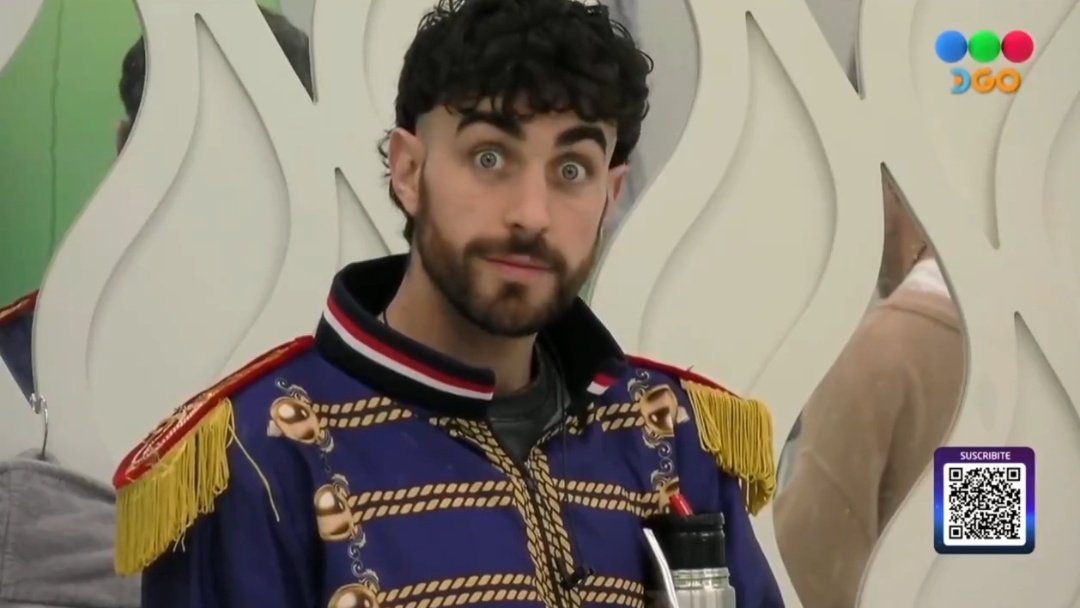 la campera que tiene daniela me hace acordar a ulises sjdjsk #GranHermano #Apóstoles
