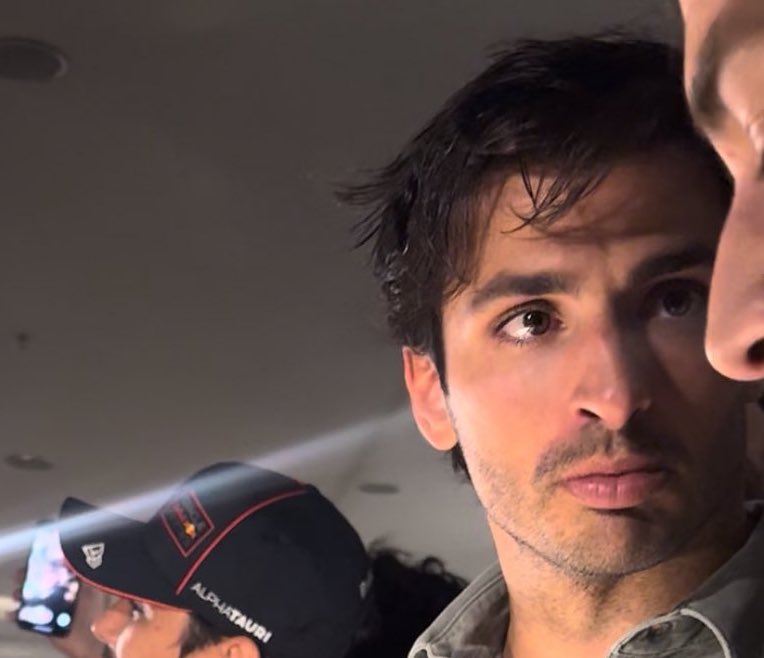 randomtweets 🦄 tweet media