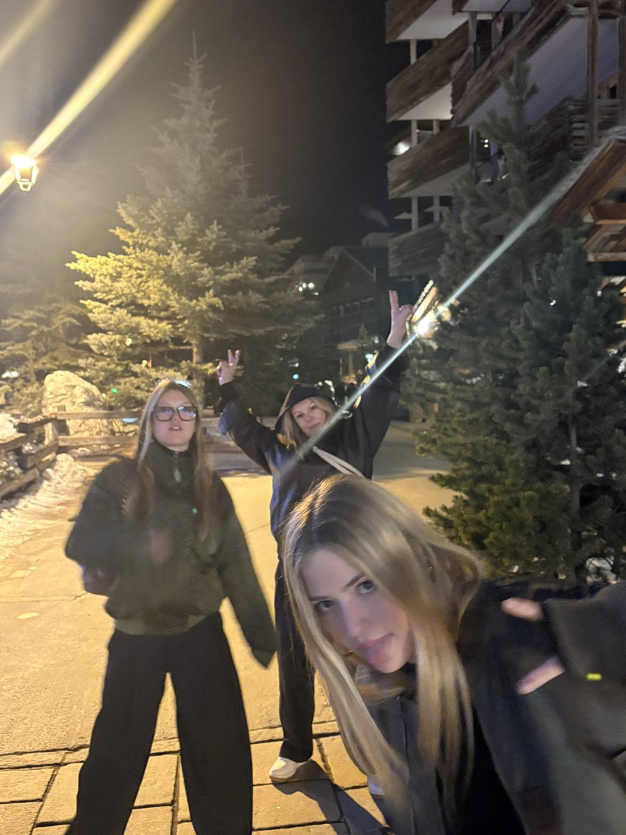 Jonathan Lewis tweet media